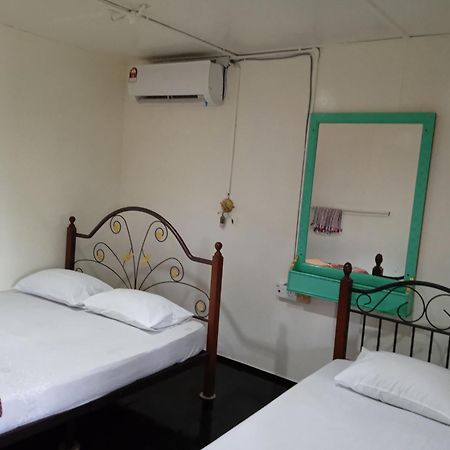Отель Nazri Nipah Camp Pangkor Кампунг-Телук-Нипах Номер фото