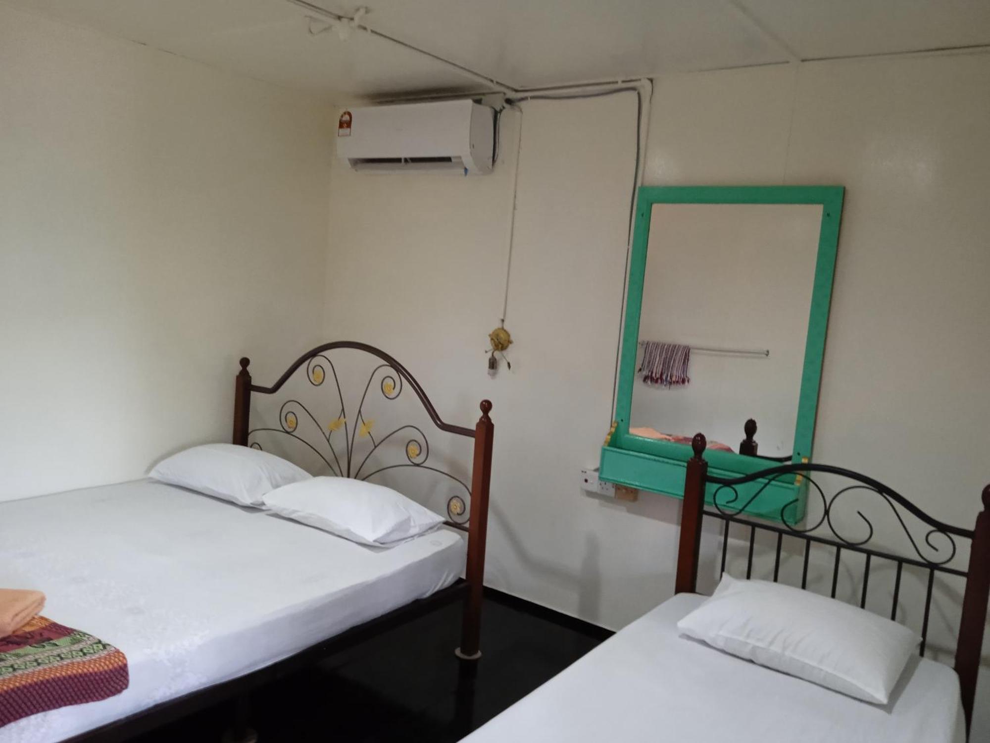 Отель Nazri Nipah Camp Pangkor Кампунг-Телук-Нипах Номер фото